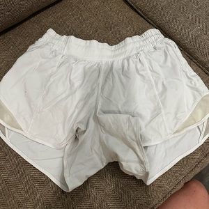 White Lululemon hotty hot shorts (2.5 inch)